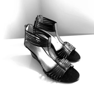 Bandolino Woman’s Black Wedge Shoes Size 6.5